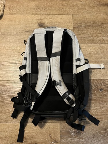 The NORTH FACE Recon Laptop/Hiking School Backpack FlexVent Black White - Picture 2 of 4