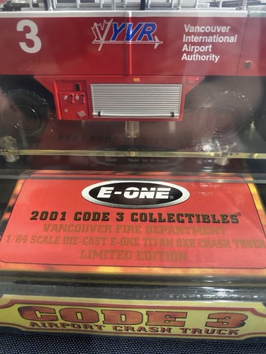 Code 3 Model #12172 Vancouver (YVR) Intl Airport E-One 8x8 Crash Truck - Picture 6 of 9