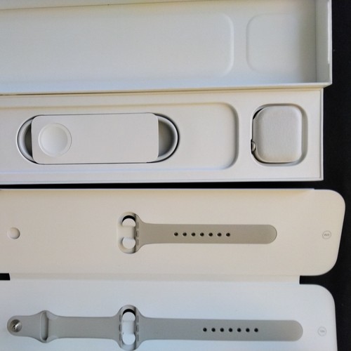 Apple Watch Series 7 41mm Aluminum Case with Sport Band - Starlight, Regular... - Zdjęcie 3 z 3