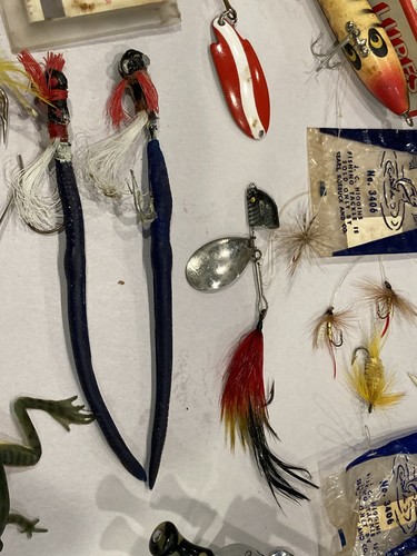 Vintage 1950’s Metal Tackle Box Full Fishing Lures Trout Fly’s Smithwick Heddon - Picture 8 of 20