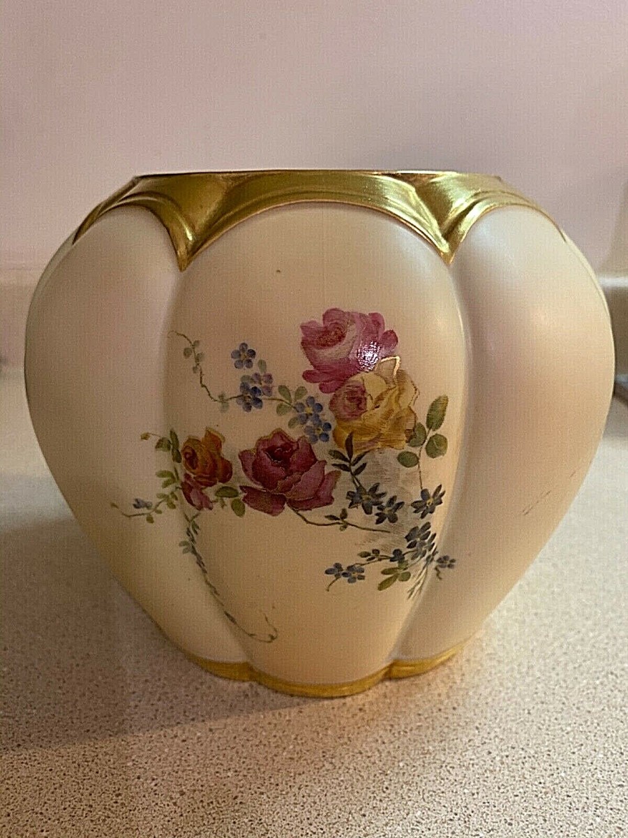 INCREDIBLE 1894 ROYAL WORCESTER SCALLOPED VASE FLOWERS WITH GOLD