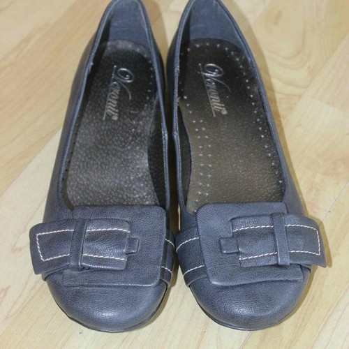 European Womens Flats in Gray and Charcoal Leather - Wide Comfort Shoes - Picture 4 of 10