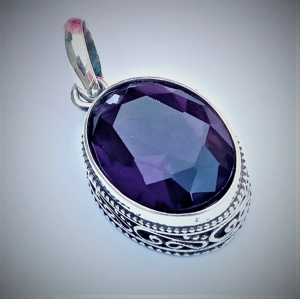 Colgante hecho a mano con piedras preciosas de zafiro azul, colgante hecho a mano de plata de ley 925 Foto 2 de 4