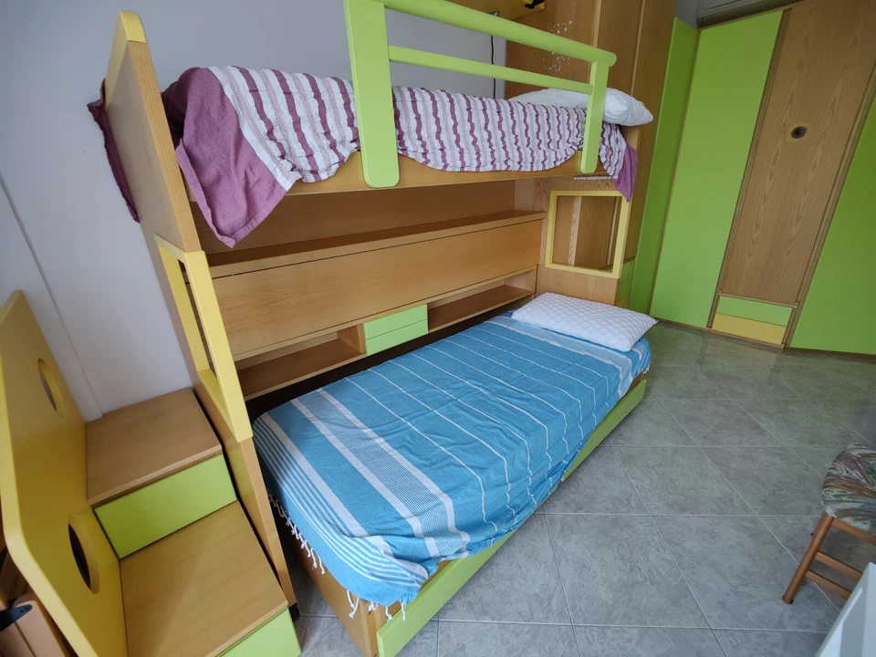 Mobile cameretta ad angolo con letto a castello di ottima qualità di Marzorati - Immagine 2 di 4