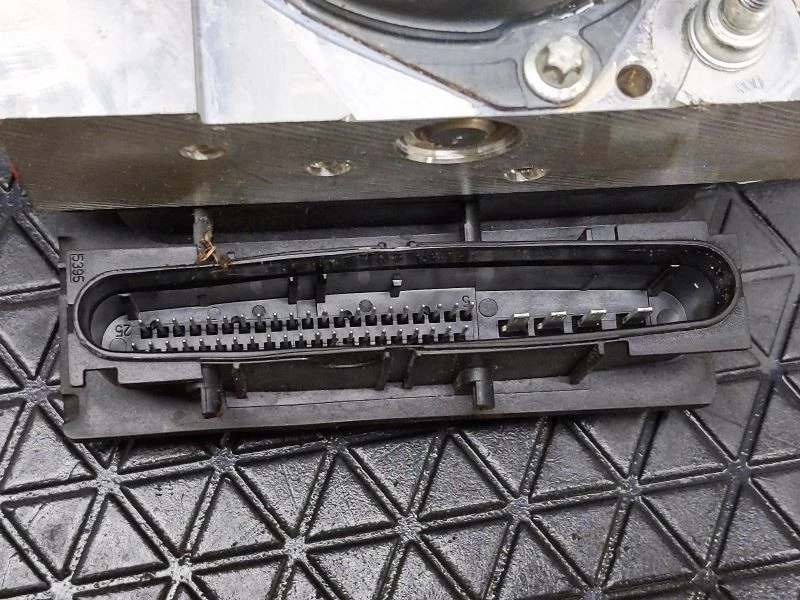 ABS Pump Anti-Lock Brake Part Assembly 6 Cylinder AWD Fits 14-15 INFINITI QX70 7 - Image 3 of 4