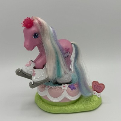 Hasbro My Little Pony Friendship Ball ICE DANCING WITH GLITTER GLIDE