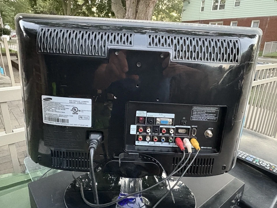 Samsung LN19B650T6D 19" HDTV Television Digital Turner HDMI Very Good Condition - Image 4 of 4