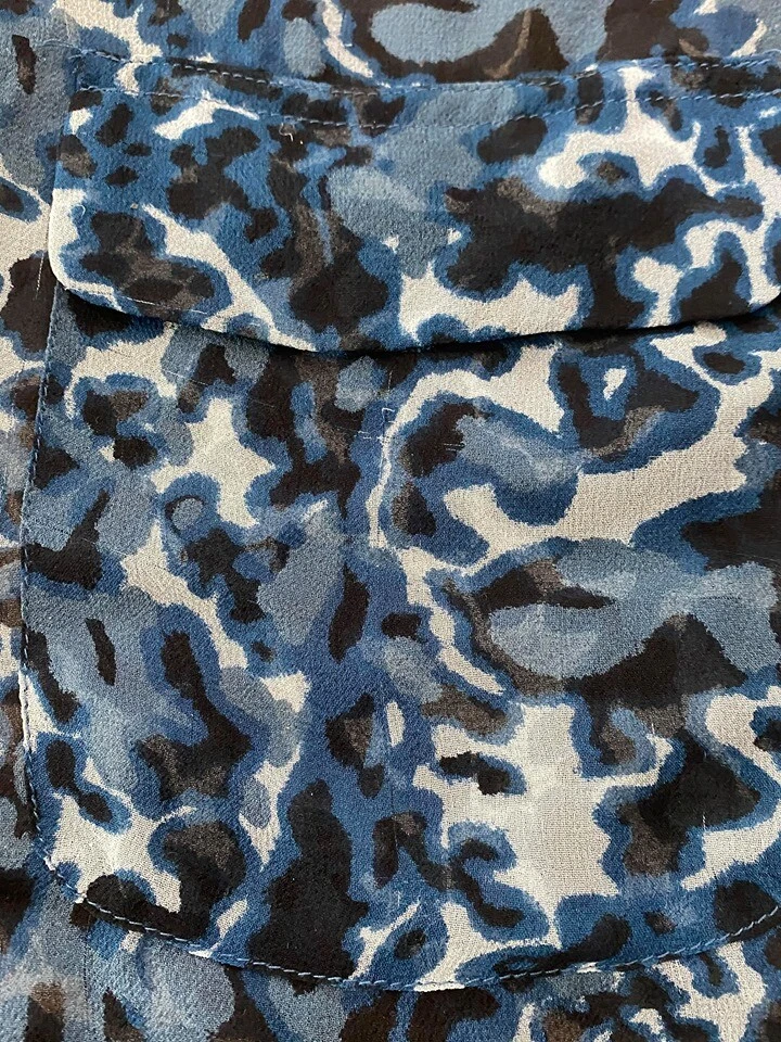 设备 FEMME 蓝色丝绸 LEOPARD CAMO SHEER FLAP POCKETS 签名罩衫 S — 第 2/4 张图片