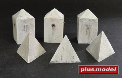 MW22 PLUSMODEL 131 ANTI-TANK CONCRETE BARRIERS - PYRAMID-STYLE, SET II ACCESSORI