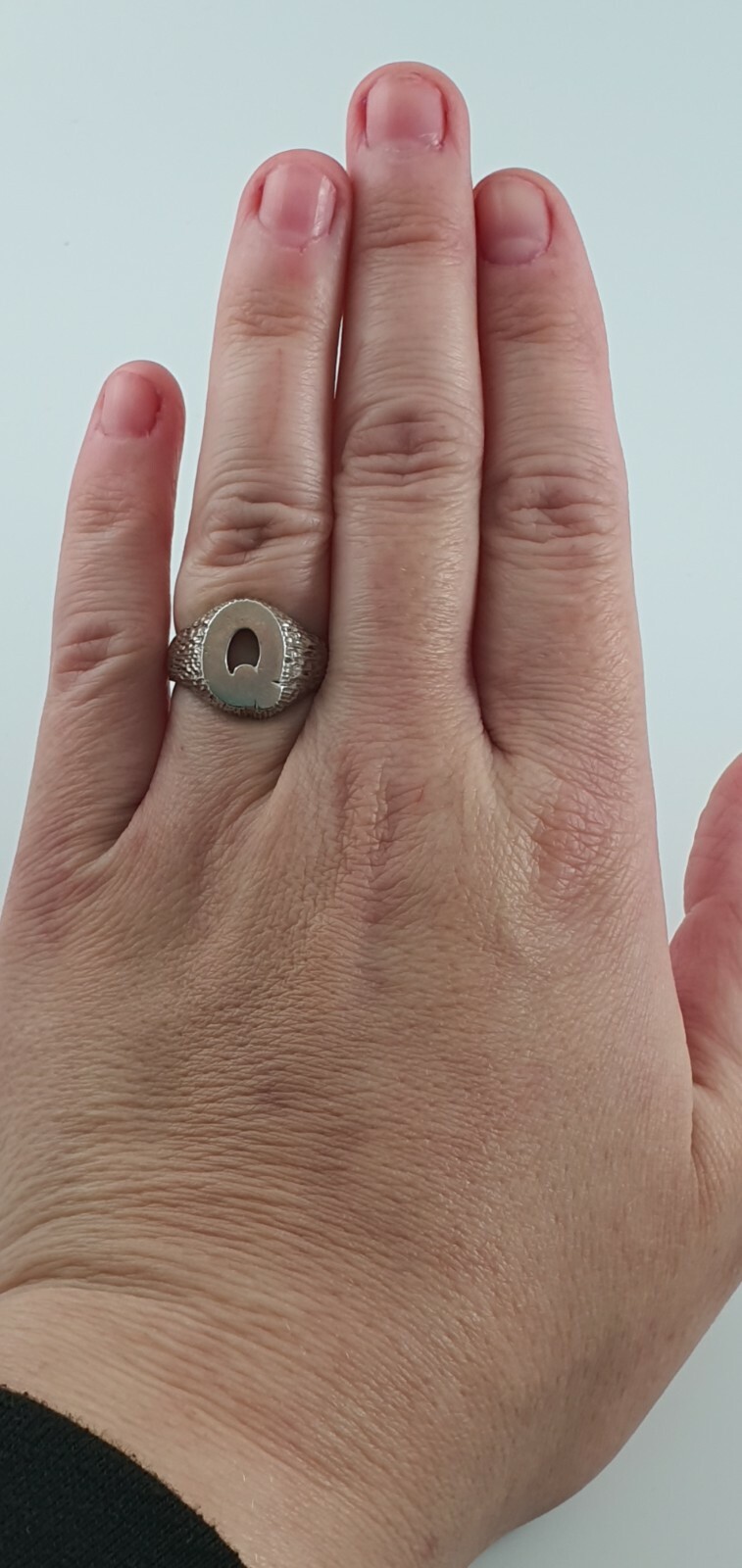 Photo 6 of VTG Sterling Silver 925 Ring "Q" INITIAL London 1975 Size P 7g, R243