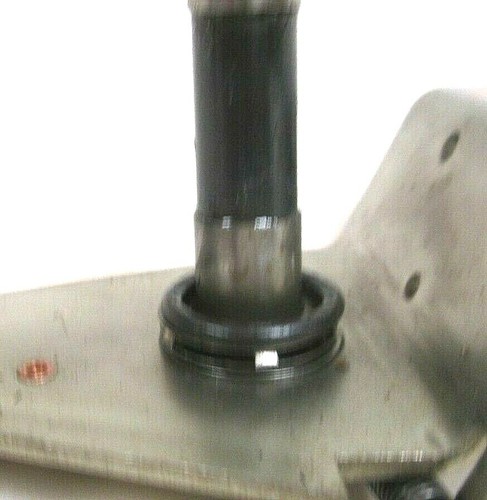 BIC TURNTABLE SPINDLE HOUSING FOR PLATTER  WITH BEARINGS FOR 940, 960, 980, 981 - Picture 3 of 3