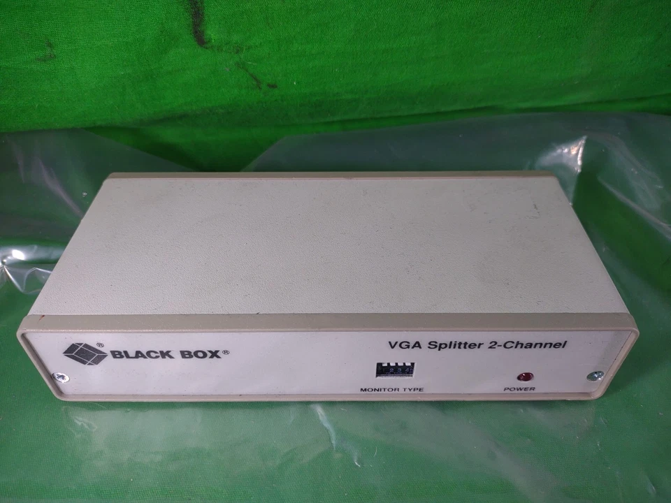 Black box AC056A-R2 VGA Video Splitter 2 - channel 2 ports desktop   - Image 2 of 4