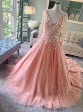 Blush Pink Wedding Dresses Lace Applique V-Neck Long Sleeves Bridal Gowns