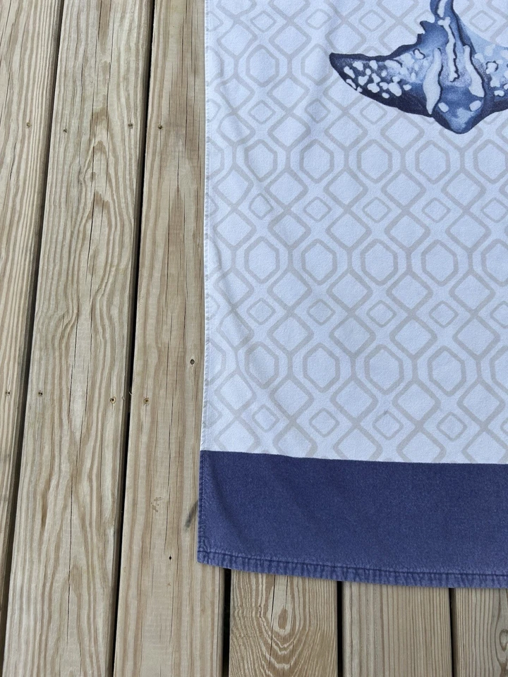 Toalla de playa Pottery Barn Kids - estampado de raya usada en excelente estado Foto 3 de 4