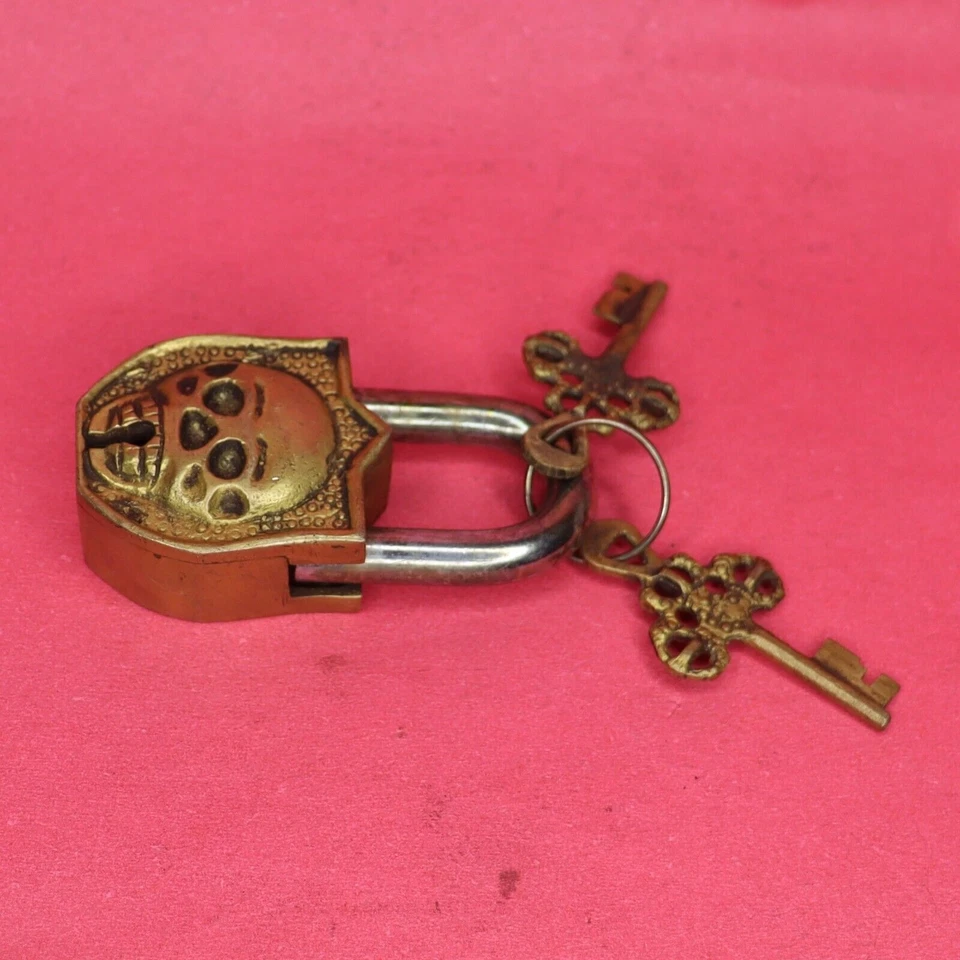 Candado Grabado Calavera Dorada Estilo Antiguo con Llaves de Trabajo Hecho a Mano Sujetadores Cerradura Foto 2 de 4