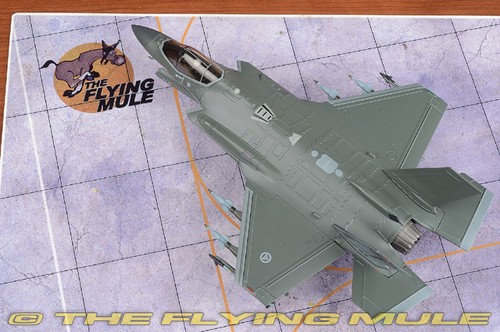 Hobby Master 1:72 F-35A Lightning II RNoAF #5146 - Picture 7 of 8