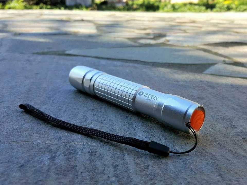Professioneller grüner Laserpointer 1 mW fokussierbarer Strahl 532 nm Wicked Best Lazer - Bild 3 von 4