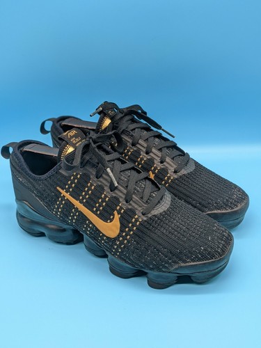 black trainers vapormax