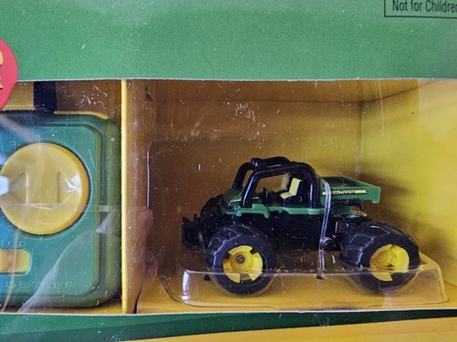TOMY ETRL John Deere T13001 Full Function Remote Control Gator and Tractor - Picture 10 of 10