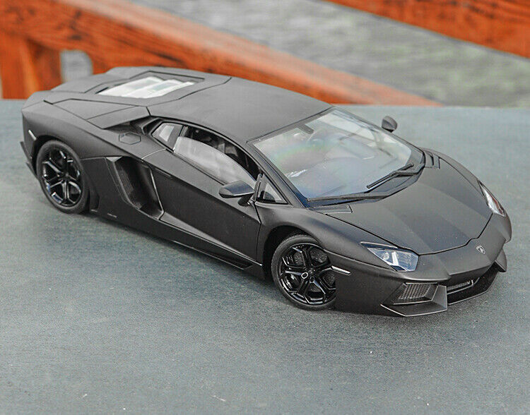 1/18 Lamborghini Aventador LP700-4 Diecast Welly FX Collection