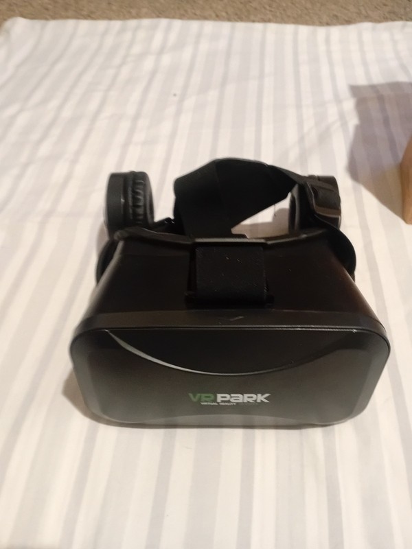 VRPark Virtual Reality VR Headset with Remote Controller
