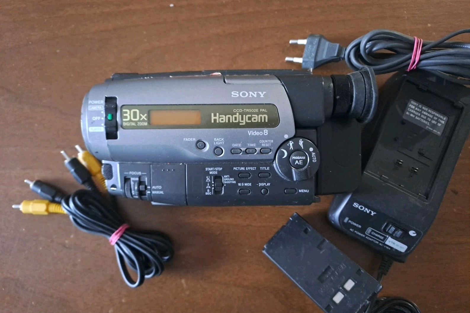 Sony Handycam CCD-TR502 Video8 Video 8 Camcorder FUNKTIONIERT