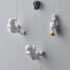 3Pcs Astronaut Wall Sculpture Climber Figurines, Climbing Wall Hanging Decora...
