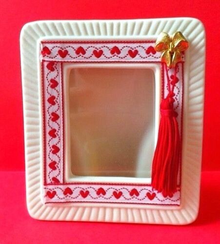 BEAUTIFUL Photo Frame With Gold Ribbon and Red Tassel - Picture 1 of 5