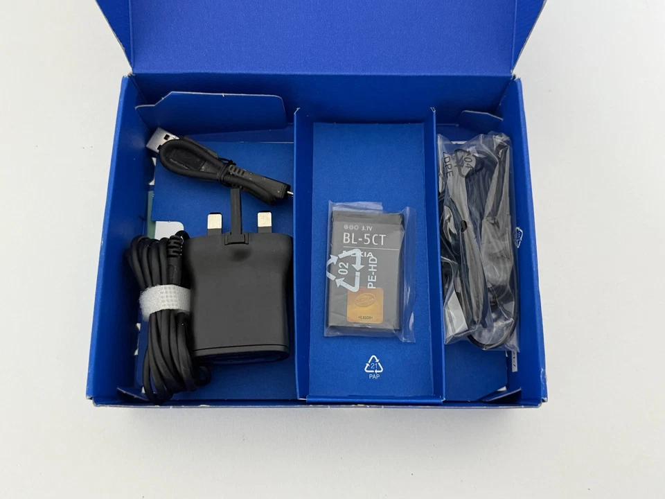 BRAND NEW NOKIA C5-00 UNLOCKED PHONE - BLUETOOTH - 3.2MP CAM - 3G - RADIO - Image 4 of 4