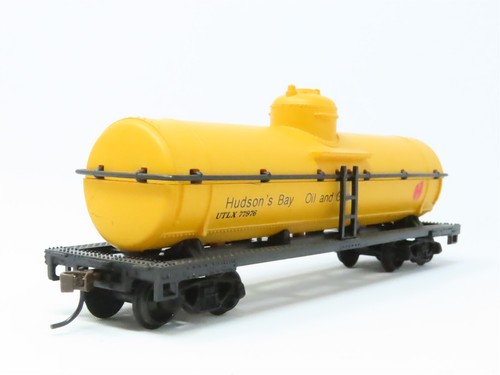 HO Model Power #98104 UTLX Hudson's Bay 40' Single Dome Chemical Tank Car #77976 - Picture 6 of 10