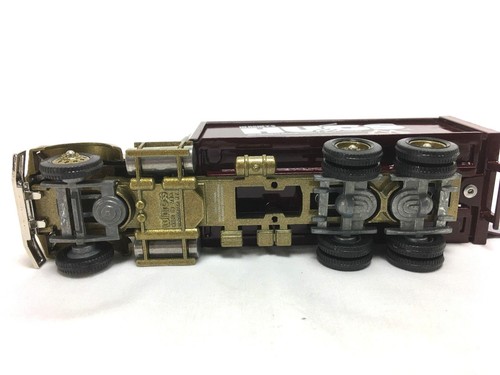 Winross 1/64 Scale Hershey's Hugs Almond Straight Truck - Bild 7 von 9