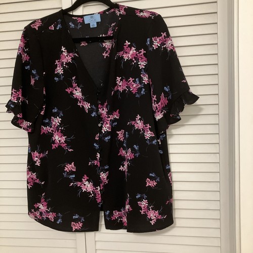 Women’s Blouse Cee Cee Short Sleeve CHERYL BURKE BLACK & PINK Size 1X - Picture 4 of 5
