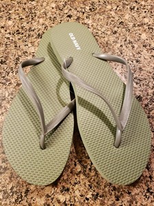 olive green flip flops old navy