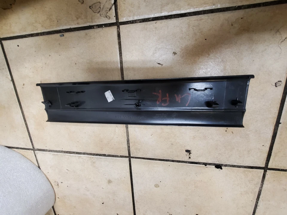 2004-05-2006-07-2008-2009 JAGUAR XJ8 XJR VANDEN PLAS LEFT FRONT STEP TRIM - Image 2 of 2