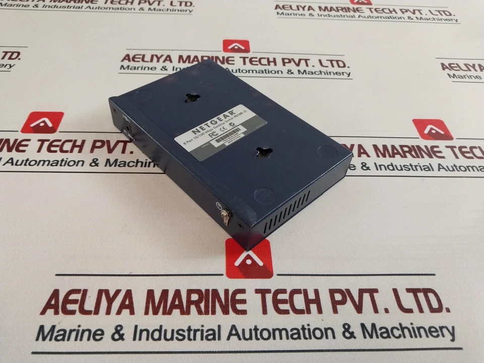 NETGEAR FS108 8 Port 10/100 MBPS Fast Ethernet Switch 7.5VDC 1A - Image 4 of 4