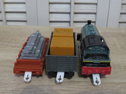 Mattel Thomas & Friends Trackmaster Motorized Train Engine PORTER w/Cars & Cargo - Picture 4 of 14