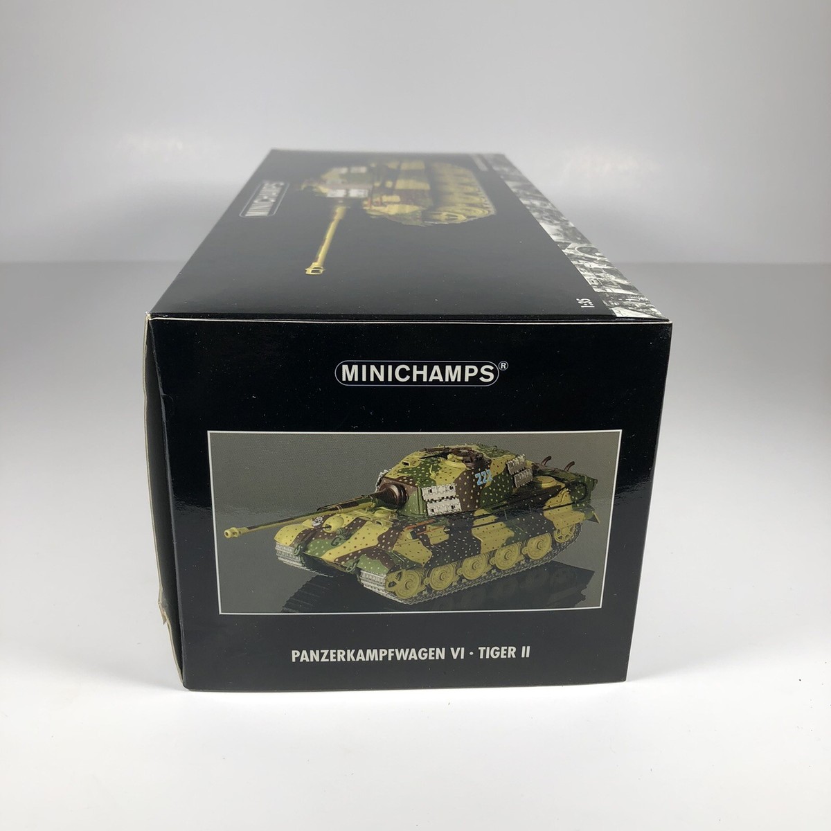 Minichamps 1:35 Panzerkampfwagen VI Tiger II 222 Ardennes