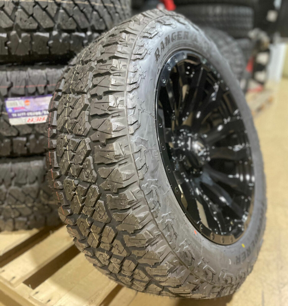 4) 20x9 Fuel D675 Blitz Black Wheels 32" AT Tires 5X5.5 Dodge Ram 1500