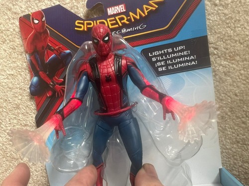 SPIDER-MAN HOMECOMING ( 6" ) LIGHTS UP ( 2016 ) MARVEL ACTION FIGURE New - Picture 3 of 3