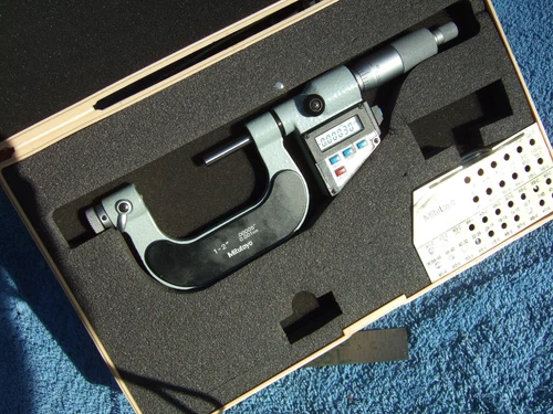 THREAD MICROMETER w/case MITUTOYO 326-712-30 1-2" OVR $800 WHEN NEW MACHINIST