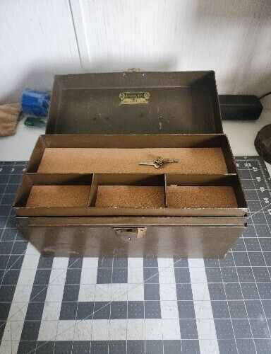 Vintage Kennedy Kits Tackle Box (CLEAN With KEYS ) ULTRA RARE SIZE!! 2 TRAY - Picture 3 of 19