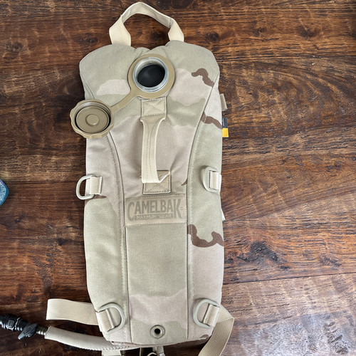Mochila CamelBak Maximum Gear Desert Camo Thermobak Paquete de Hidratación 3L - Imagen 1 de 10