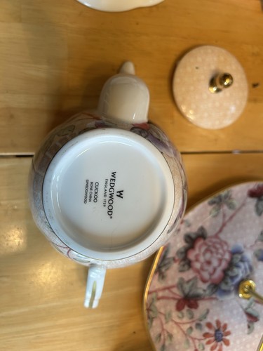 Wedgwood Cuckoo Tea Set W/ Cups, Saucers, Sugar/ Cream And Serving Dishes EUC - Picture 5 of 5