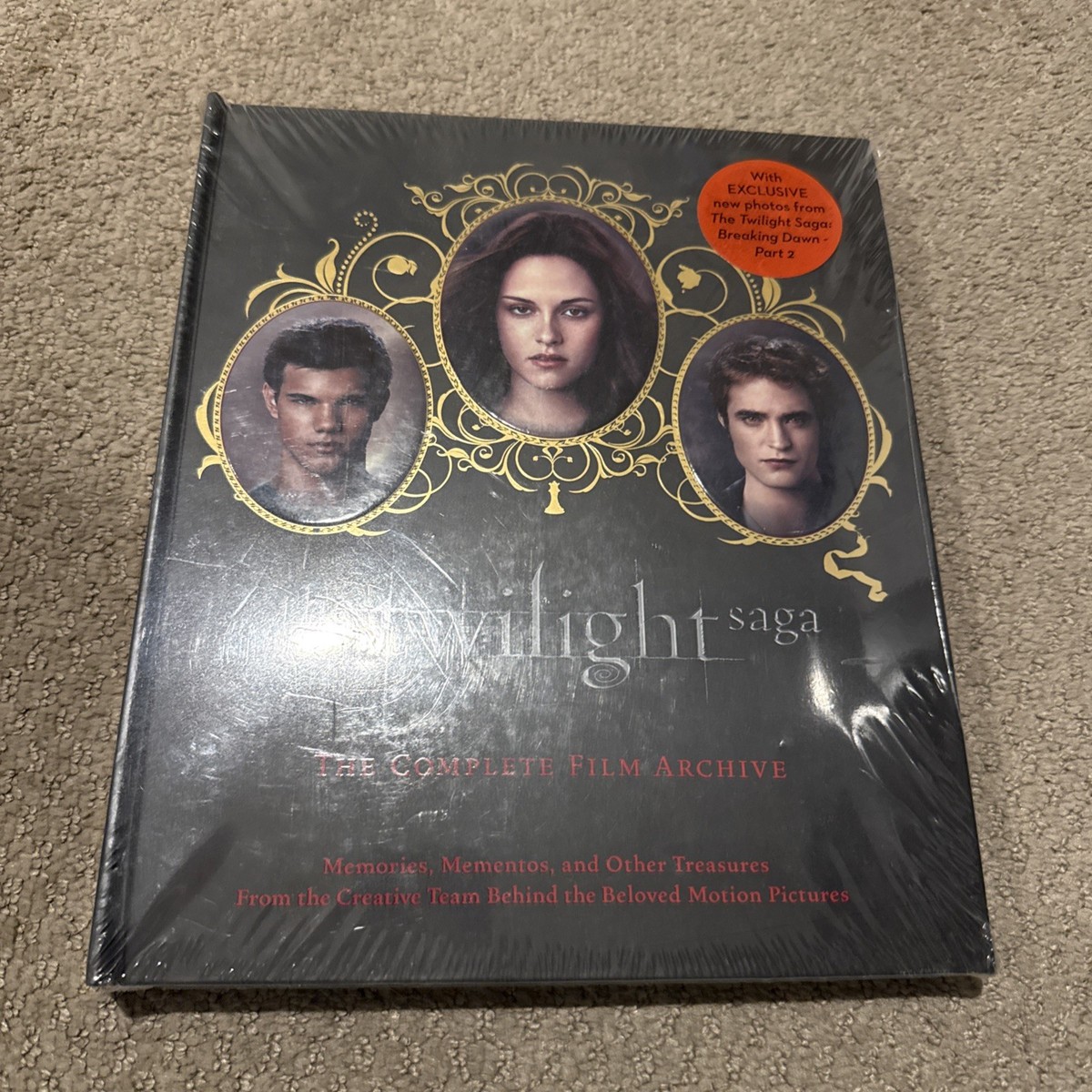 Twilight Saga: the Complete Film Archive : Memories, Mementos, and
