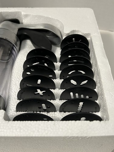 COMPLETE Wilton Cookie Pro Ultra II 2 Cookie Press w/ 16 Shaping Disks - B30 - Picture 4 of 16