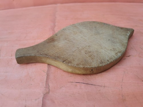 ANTICO PIATTO DA PANE IN LEGNO PRIMITIVO ANTICO FORMA FOGLIA CON MANICO - Foto 7 di 18