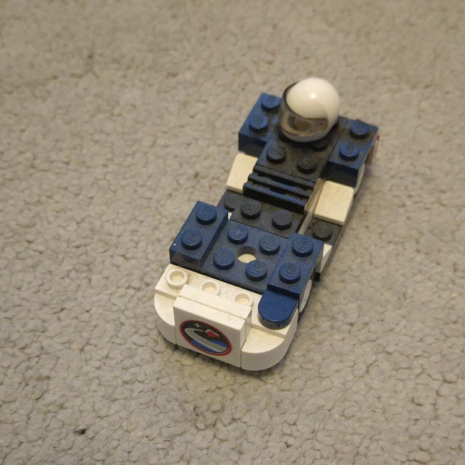 LEGO Creator 10231 Shuttle Expedition, photo 2 of 5