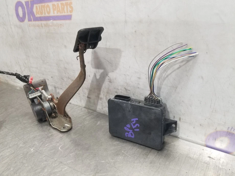 02 2002 CHEVY SUBURBAN 1500 MÓDULO DE CONTROL DEL ACELERADOR CON COLETA Y PEDAL Foto 4 de 4