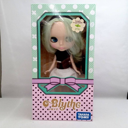 Takara Tomy Neo Blythe Simply Peppermint Fashion Doll Used Opend