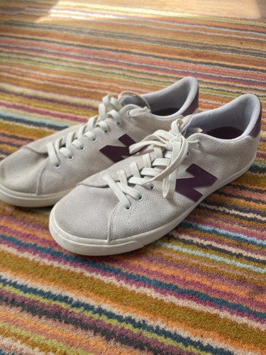 New Balance 210 taglia UK 11 bianco/crema usato